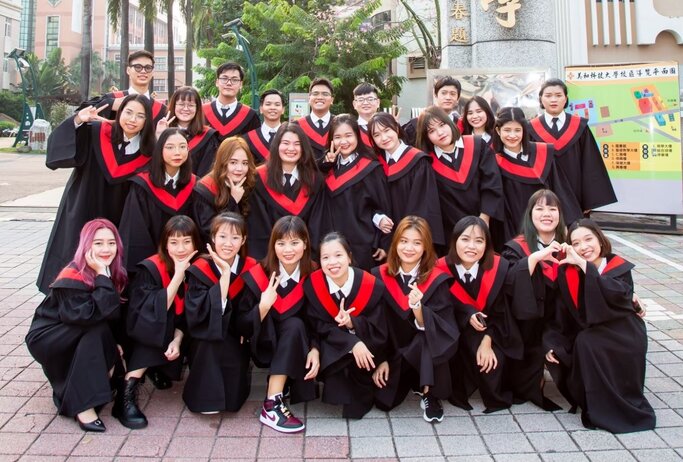 Lễ tốt nghiệp đại học chương trình liên kết quốc tế giữa ĐH Công nghiệp Thực phẩm TP. Hồ Chí Minh và Đại học Mỹ Hòa, Đài Loan