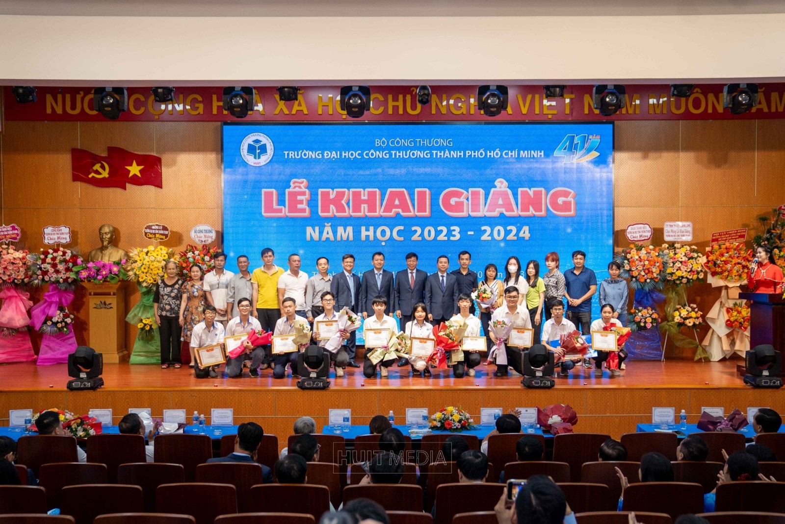 Vinh danh 10 tân sinh viên có điểm đầu vào cao năm 2023 của Trường Đại học Công Thương TP. Hồ Chí Minh