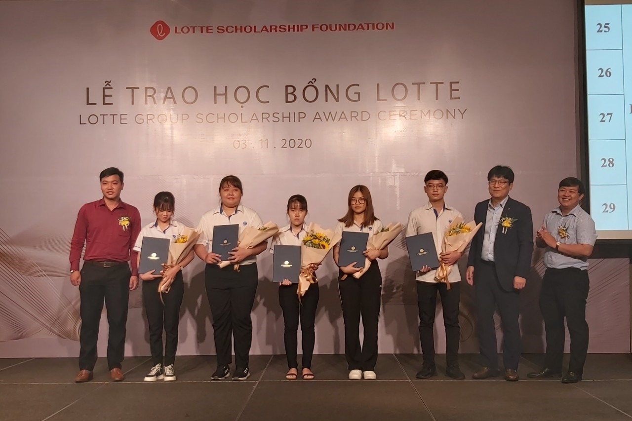 Sinh viên đại học Công nghiệp Thực phẩm TP.HCM xuất sắc nhận học bổng do tập đoàn Lotte và Quỹ Lotte Foundation tổ chức